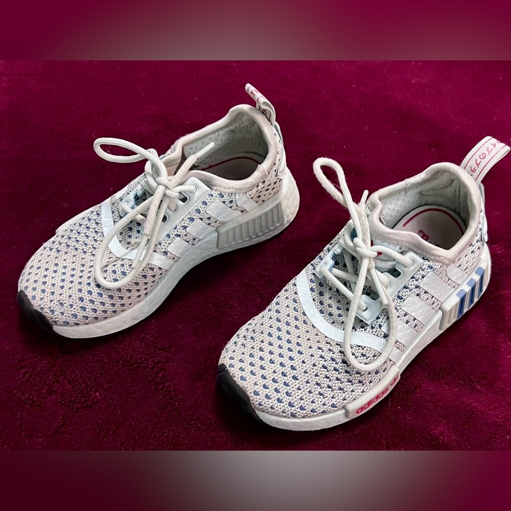 Adidas Kids' NMD R1 Sneaker sz 11